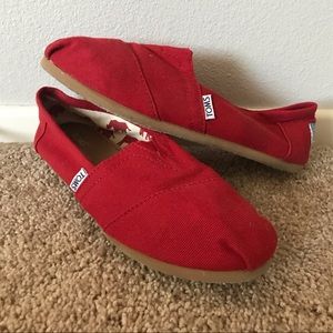❌SOLD❌ Women’s TOMS Canvas Classics- Red